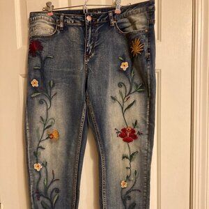 Venus Floral Embroidery Light Wash Jeans Women's Size 14